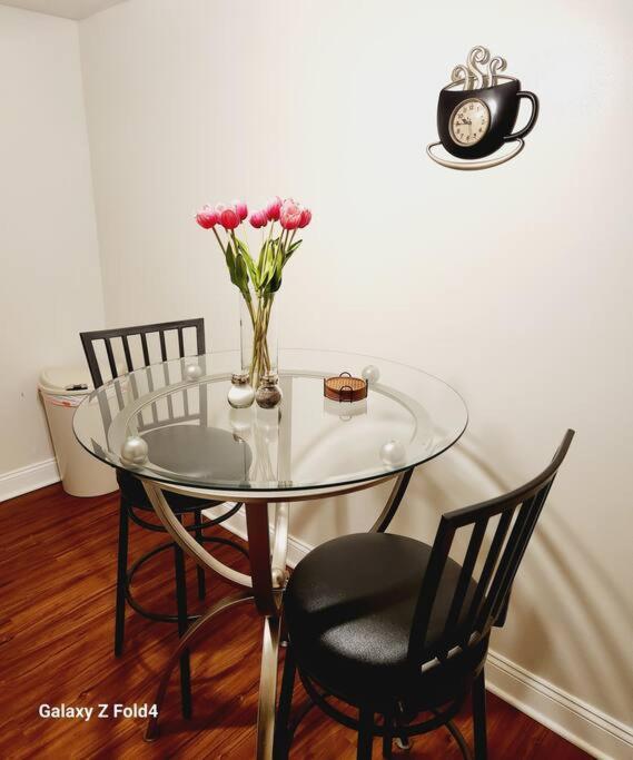 Apartment Cozy 1 Bedroom Business