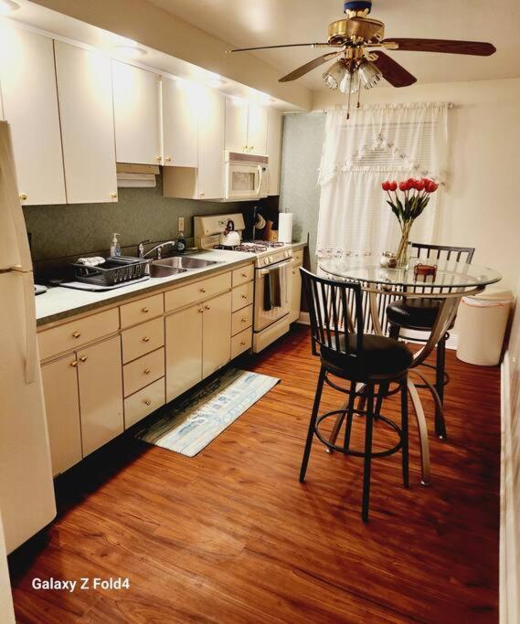 Cozy 1 Bedroom Business * Philadelphia